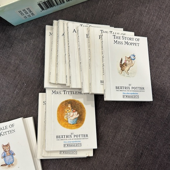 Vintage complete set of 23 mini Beatrix Potter books. Amazing condition! - Picture 3 of 4